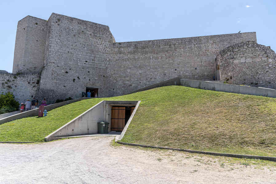 Croacia - Sibenik 47 - fortaleza de San Miguel.jpg